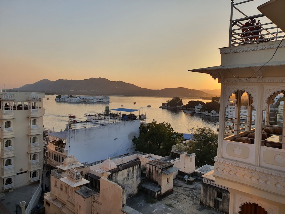 Mewar Haveli 53/57