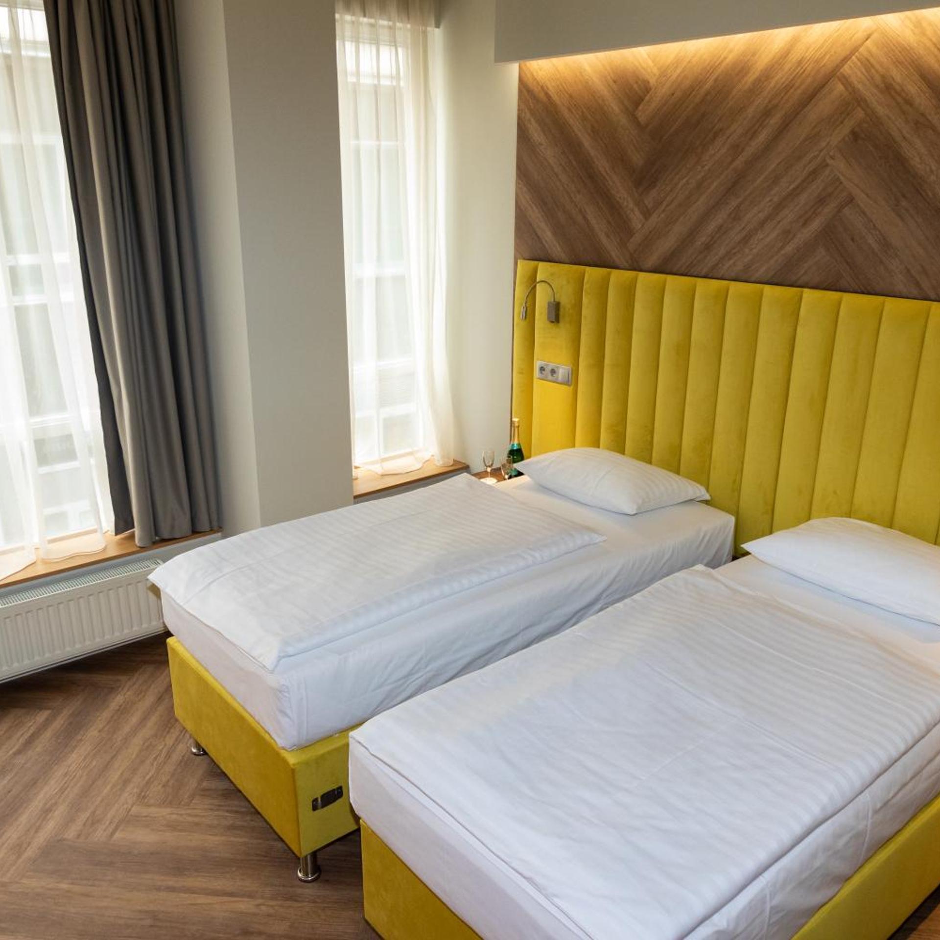 Standard, Double or Twin Bed, Backyard View