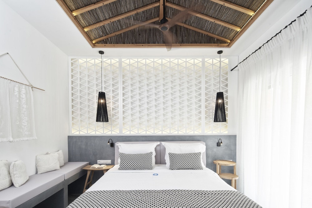 ANTIGONI BEACH HOTEL 38/85
