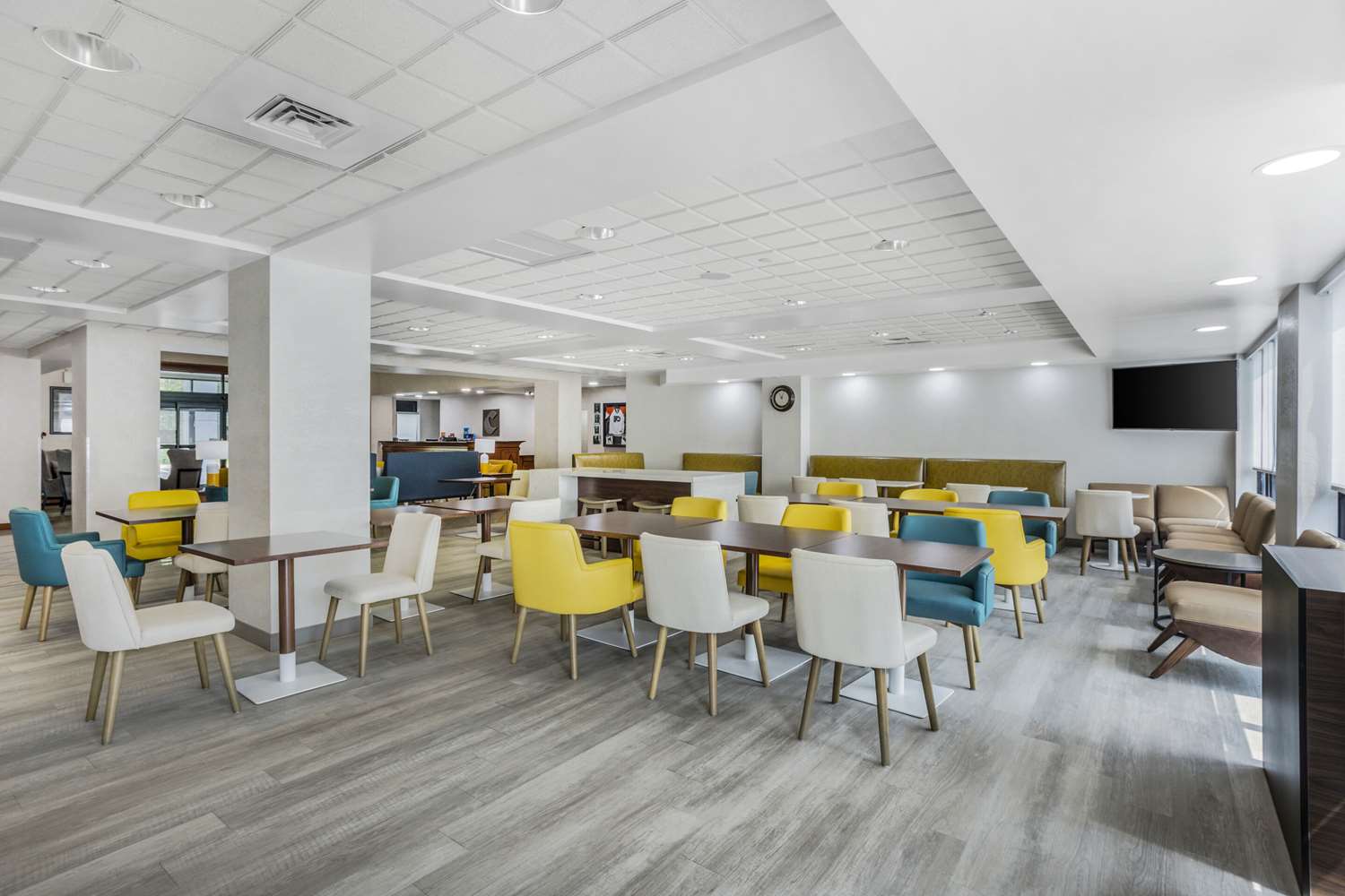Comfort Inn and Suites Voorhees - Mt. Laurel 11/17