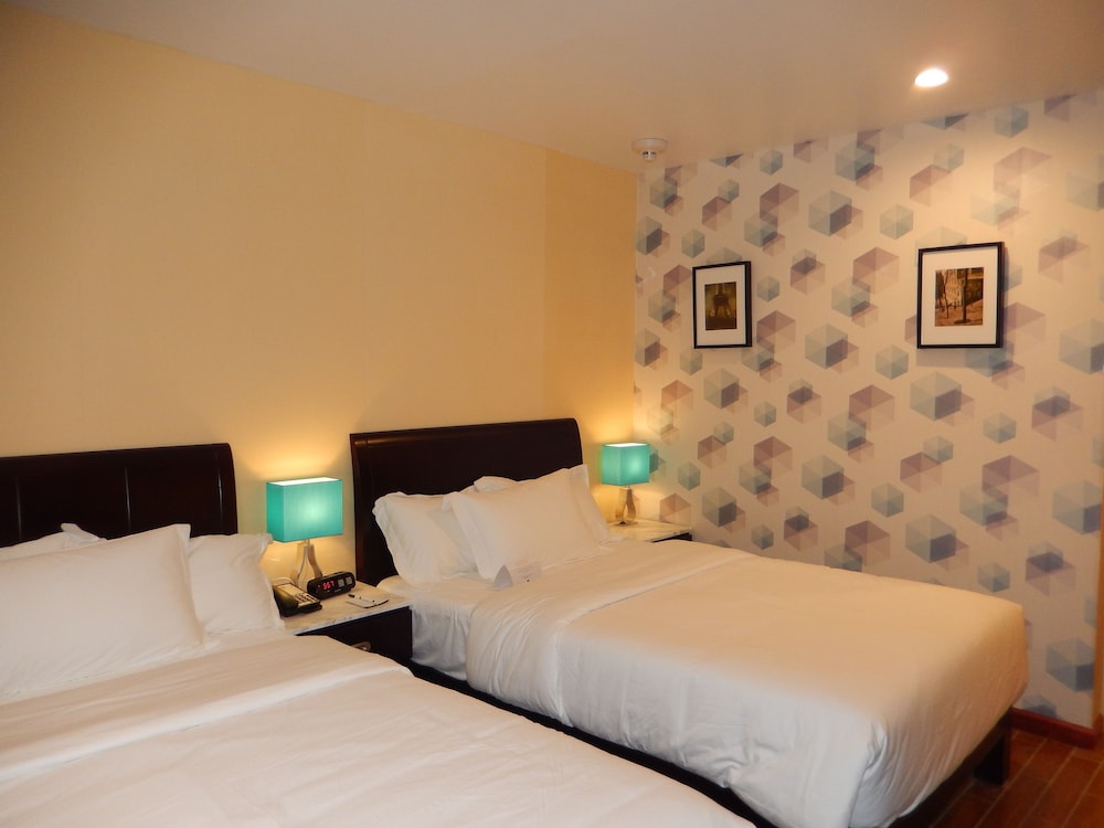 Quality Inn Near Sunset Park 17/39
