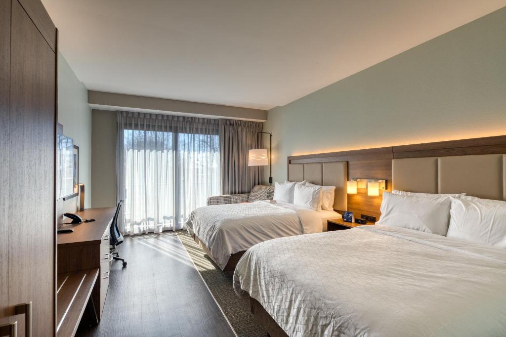 Feature, 2 Beds