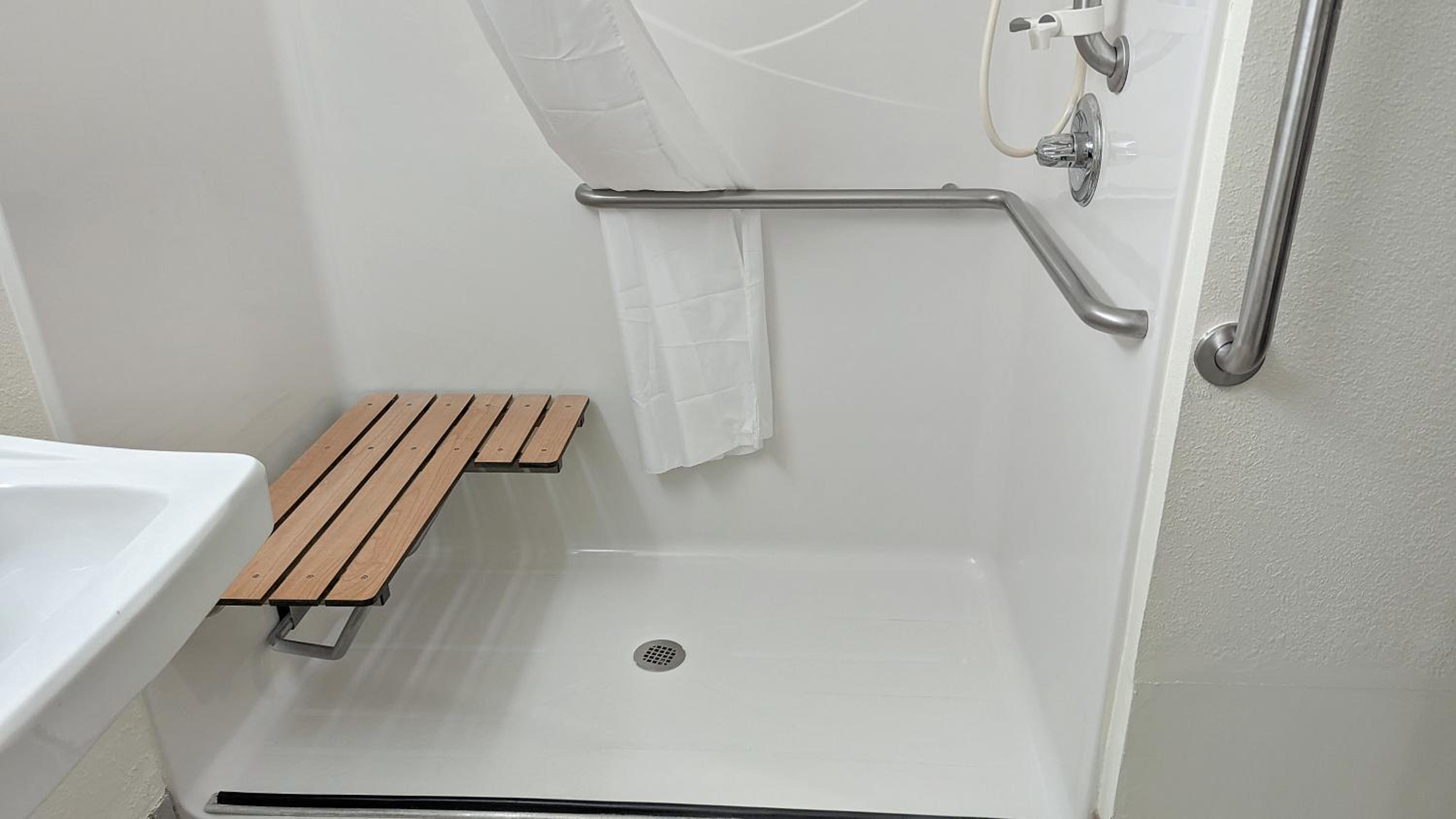 Room, King Bed, Accessible, Estherville Hotel Amp Suites 5/5