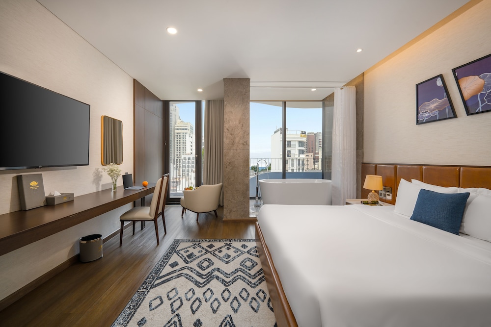 Golden Lotus Grand Hotel 9/49