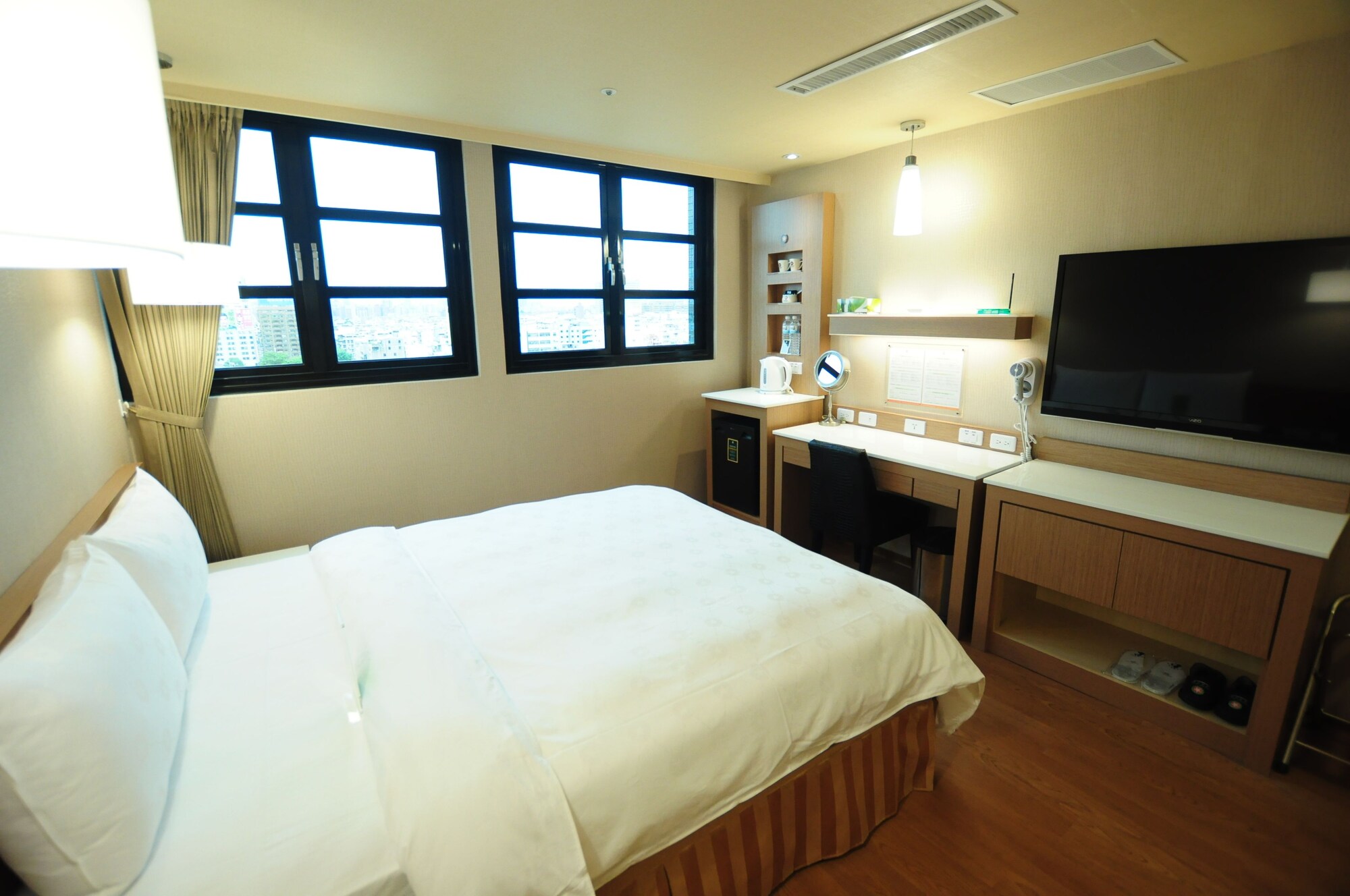 BUSINESS, DOUBLE BED