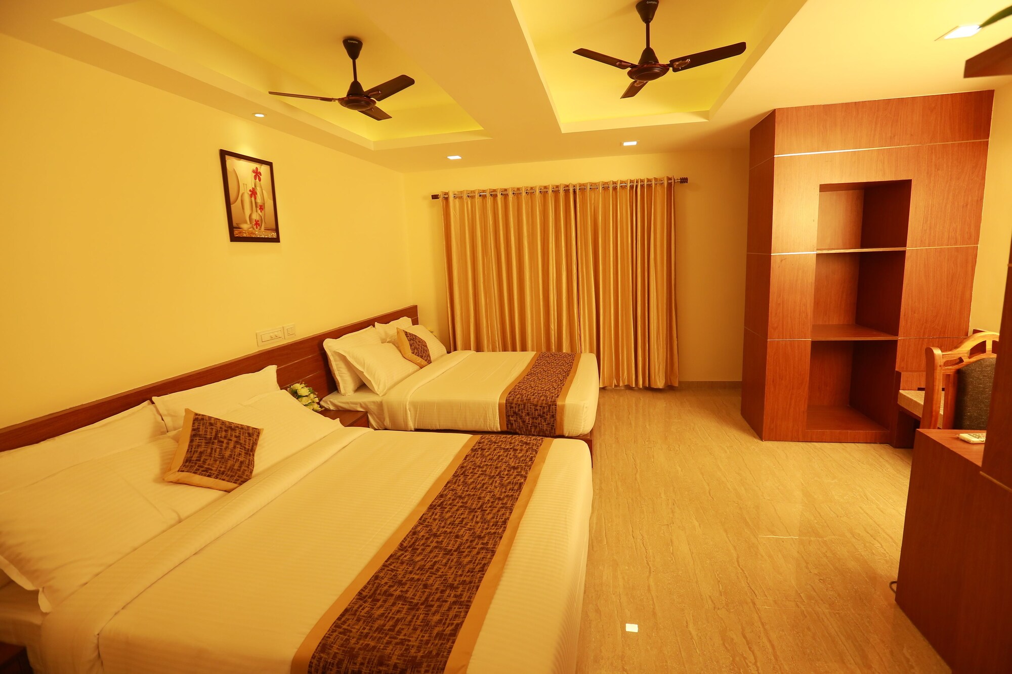 DELUXE, SUITE, 2 QUEEN BEDS, CITY VIEW, ACCESSIBLE