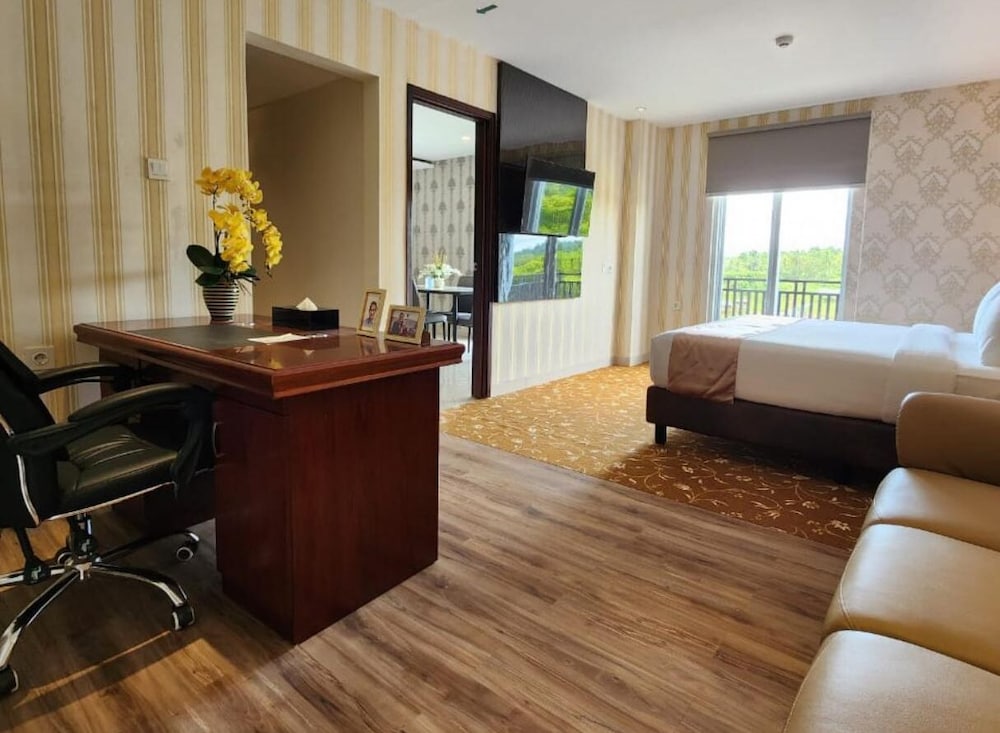 Aimas Hotel and Convention Centre 3/50