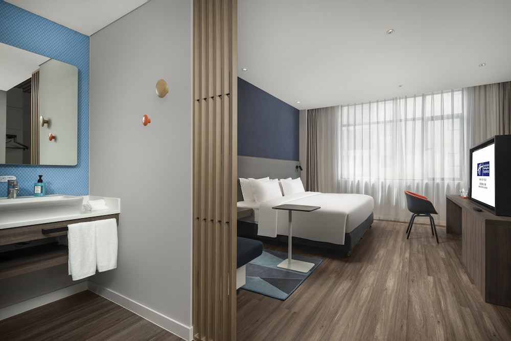Holiday Inn Express Jingdezhen Ancient Town 24/45