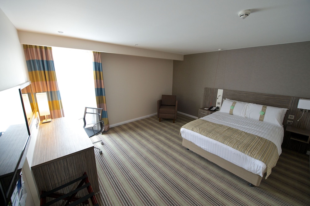 Holiday Inn Southend 16/77