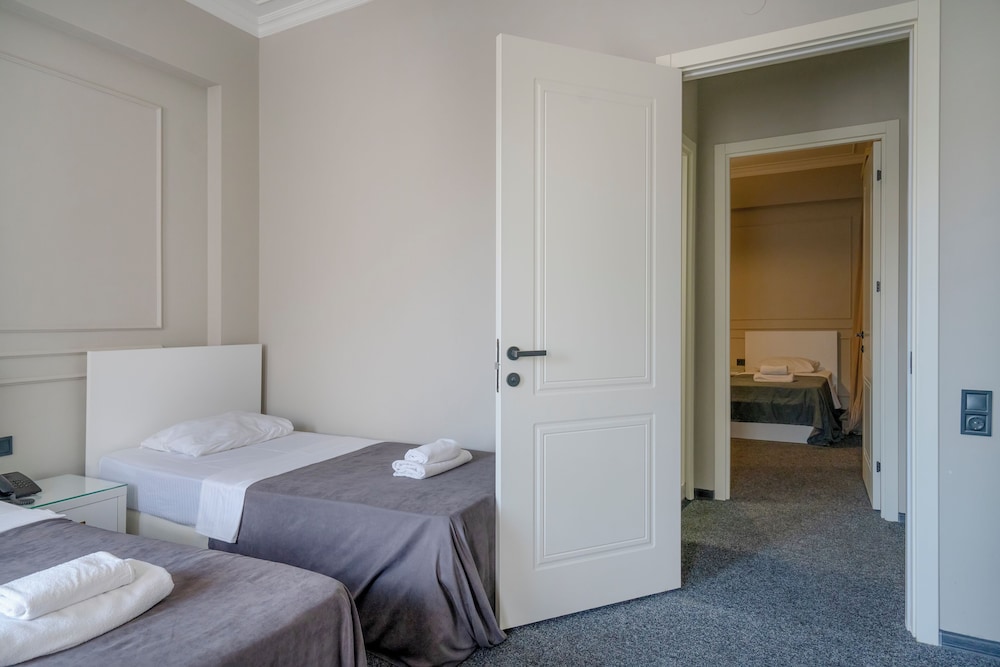 Hotel Piazza 14/50