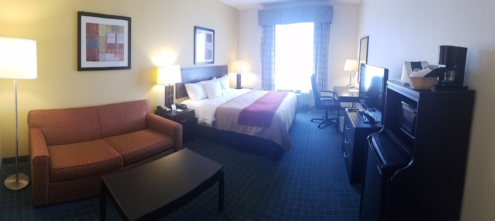 Comfort Inn & Suites Northeast - Gateway 12/32