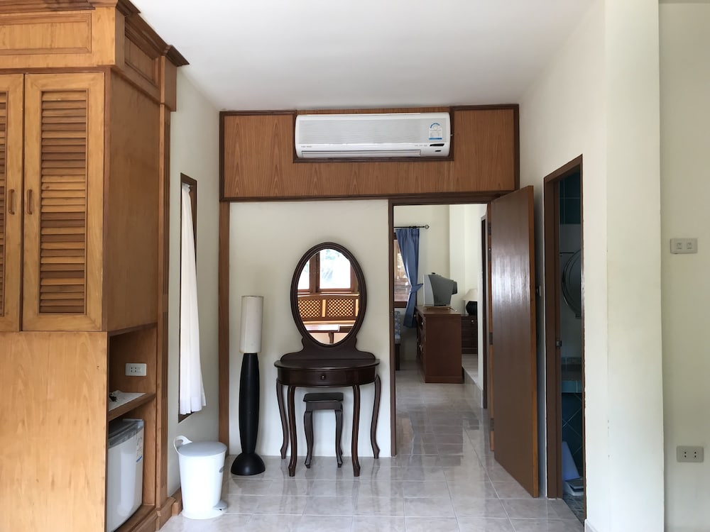 Sunrise Bungalow 6/50
