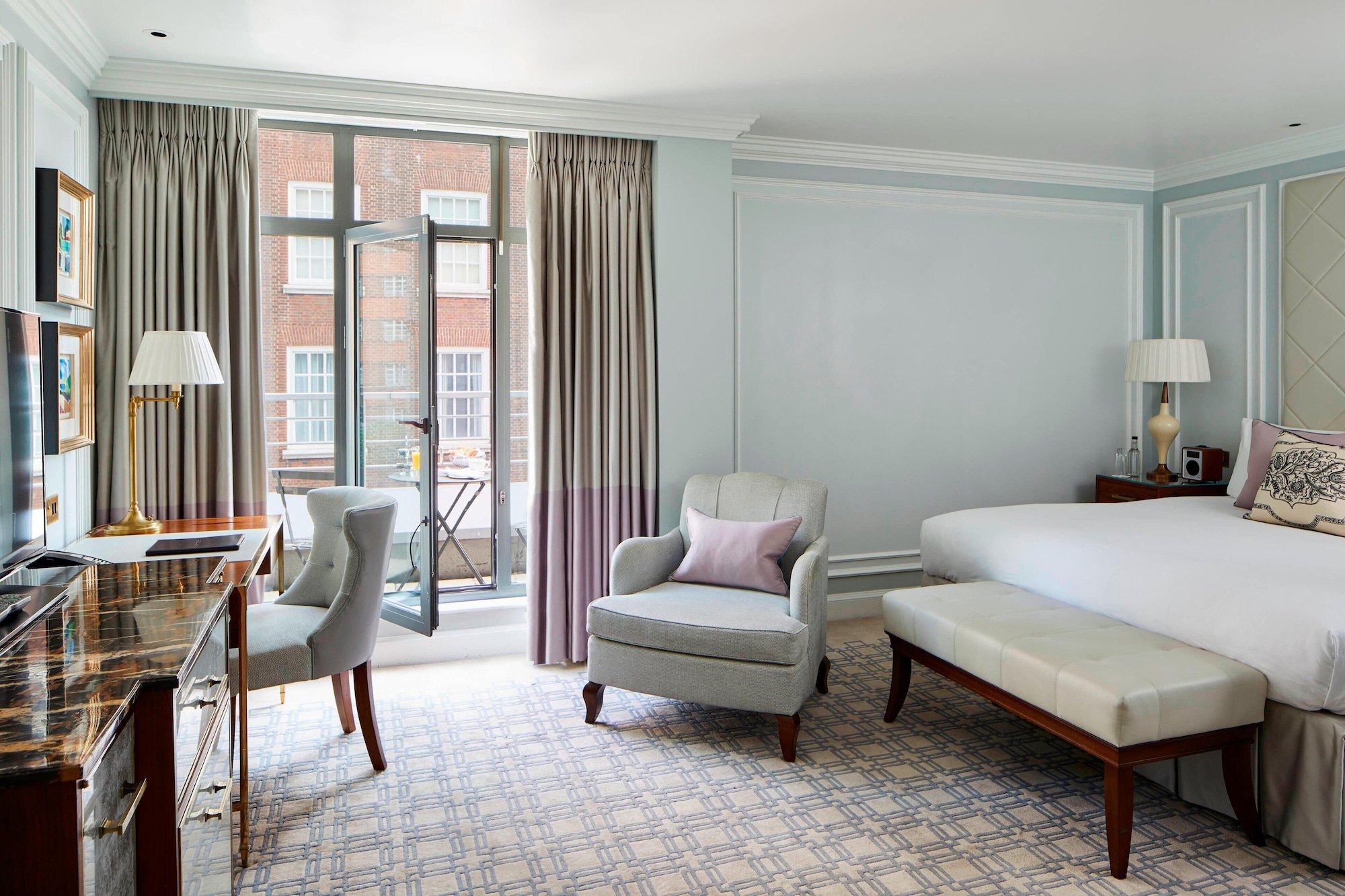 EXECUTIVE, DOUBLE BED, BALCONY