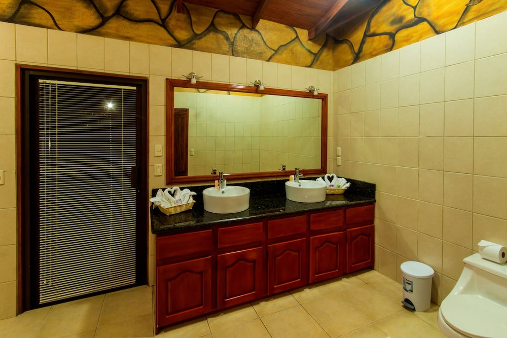 Greenlagoon Arenal Waterfall Villas 12/67