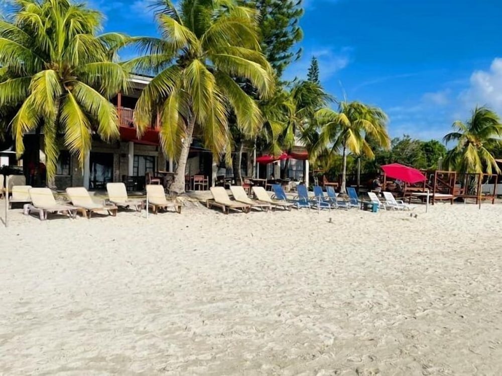 Coconut Tree West Bay 64/70