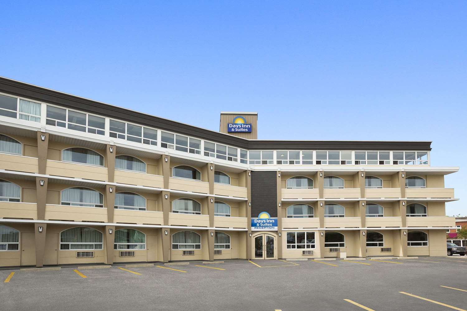 Days Inn & Suites by Wyndham North Bay Downtown 22/24