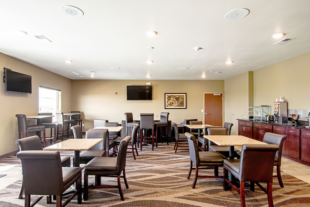 Cobblestone Hotel & Suites - Paxton 45/63