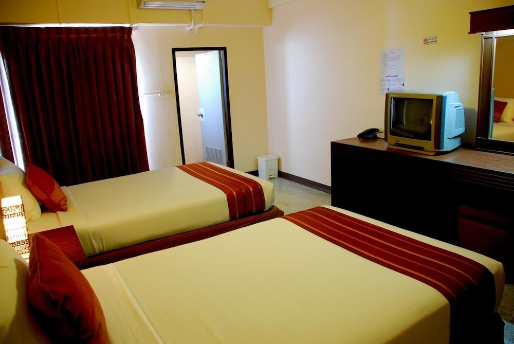 Dma Hotel 13/32