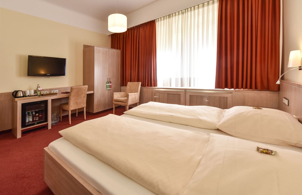 City Partner Hotel Adria 34/84