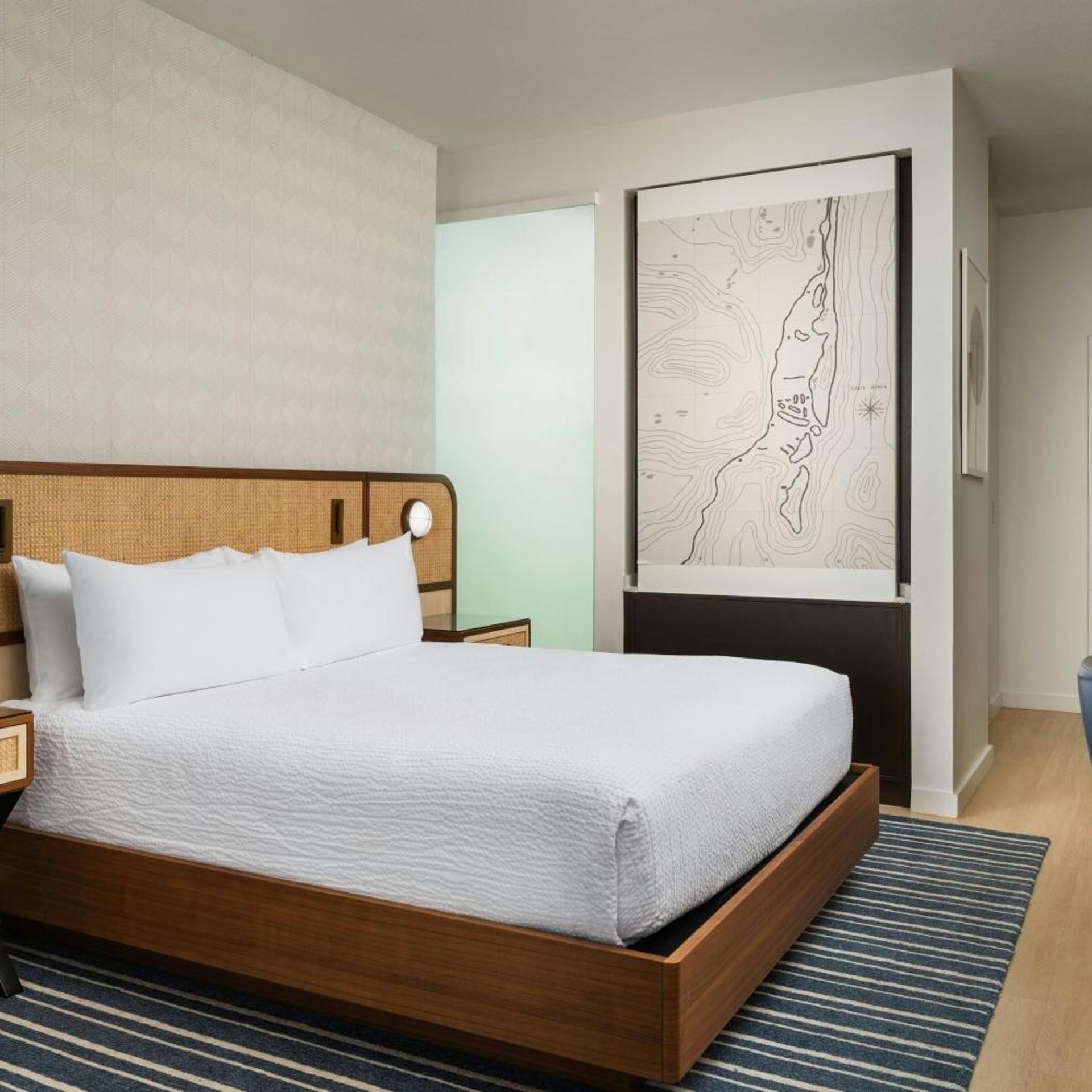 غرفة قياسية بسرير كينج لذوي الإعاقة، Maritime Hotel Fort Lauderdale Cruise Port 4/10