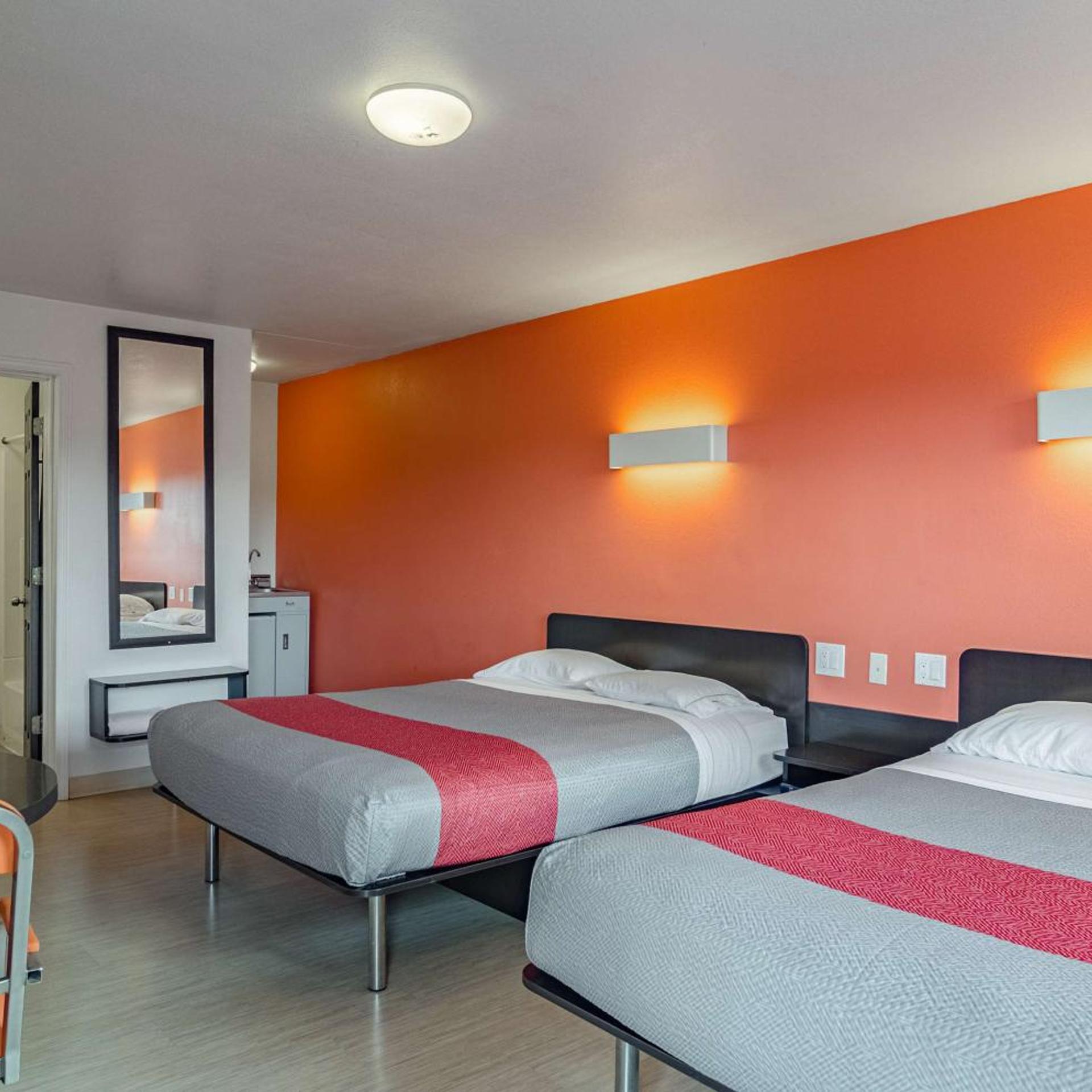 2 Full Beds - Non-Smoking