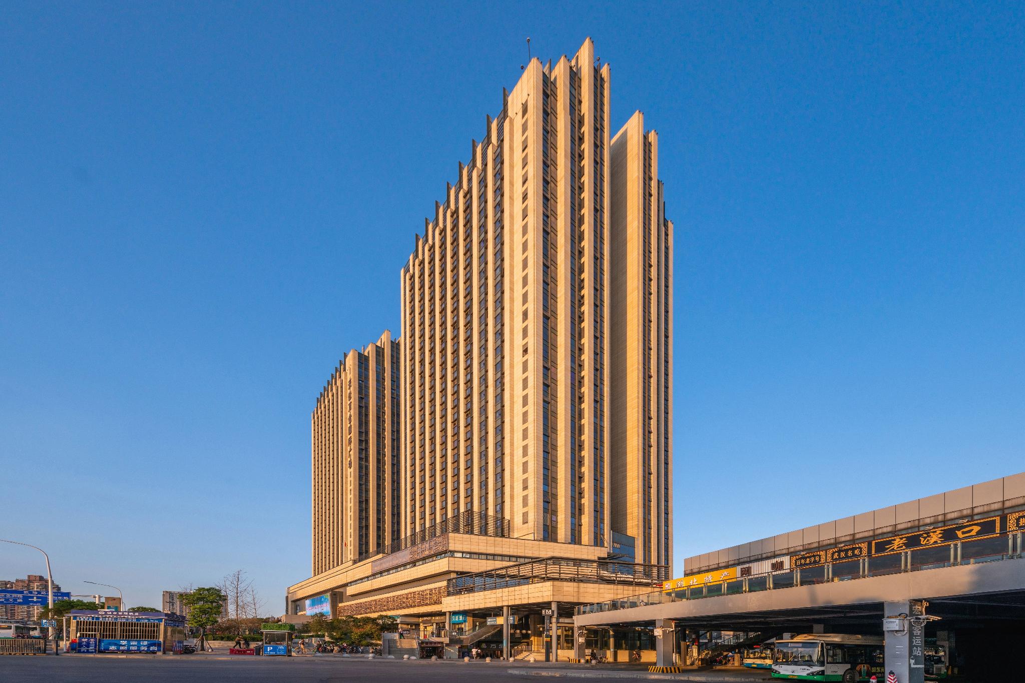 Lavande Hotel (Wuhan Wuchang Railway Station Square) 5/19