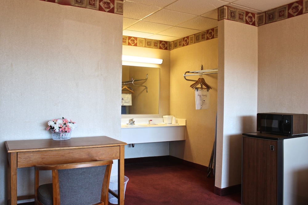Regency Inn 6/33