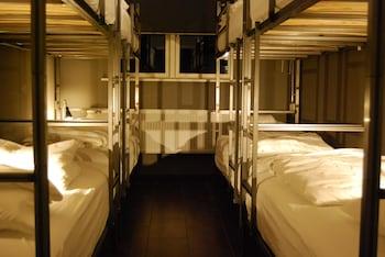 Female Dorm, Female Only, 5 Bunk Beds, Shared Bathroom