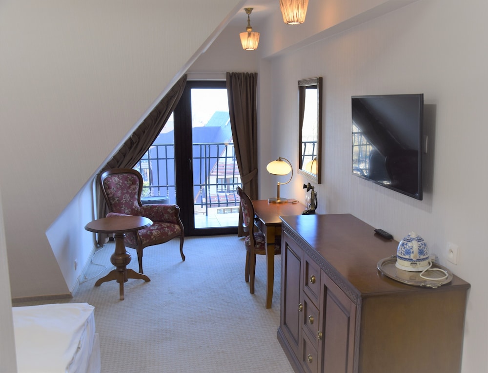 Hotel Paryski Art & Business 44/50