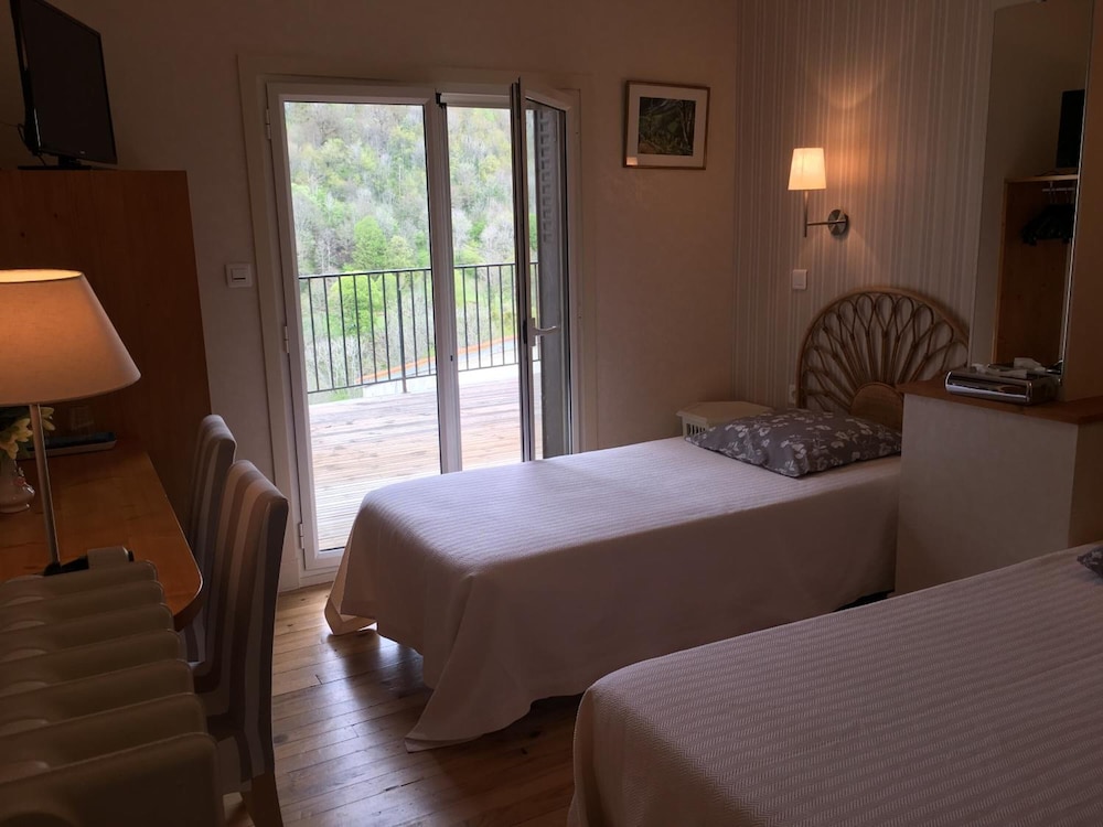 HOTEL LES TILLEULS 8/28