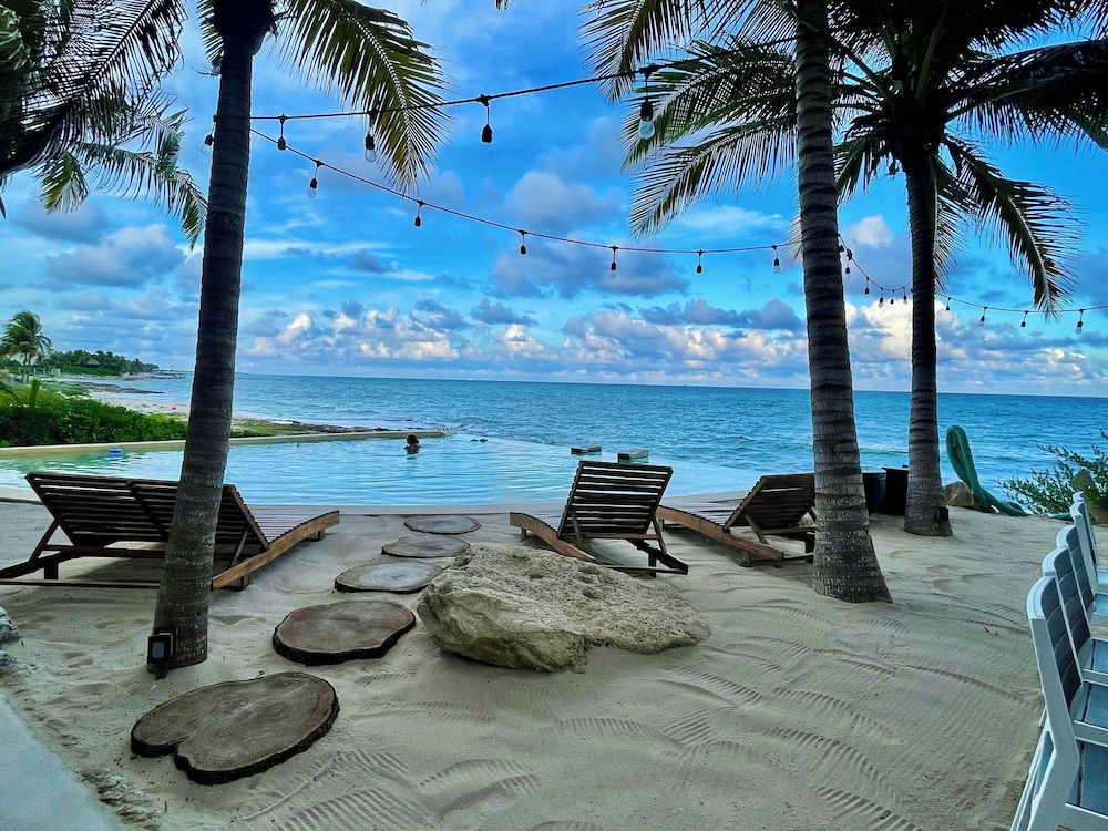 Angelina 28 Beachfront by Nah Hotels 43/53