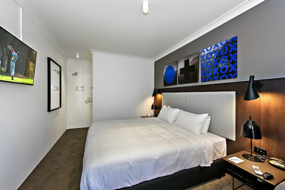 Silkari Urban CKS Sydney Airport Hotel 16/33
