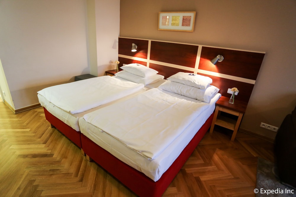 EA Hotel Julis 17/49
