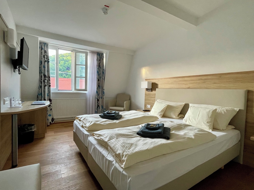 3 Bedrooms, Family, Apartment, 1 Double and 2 King Beds, City View, 2 Bathrooms