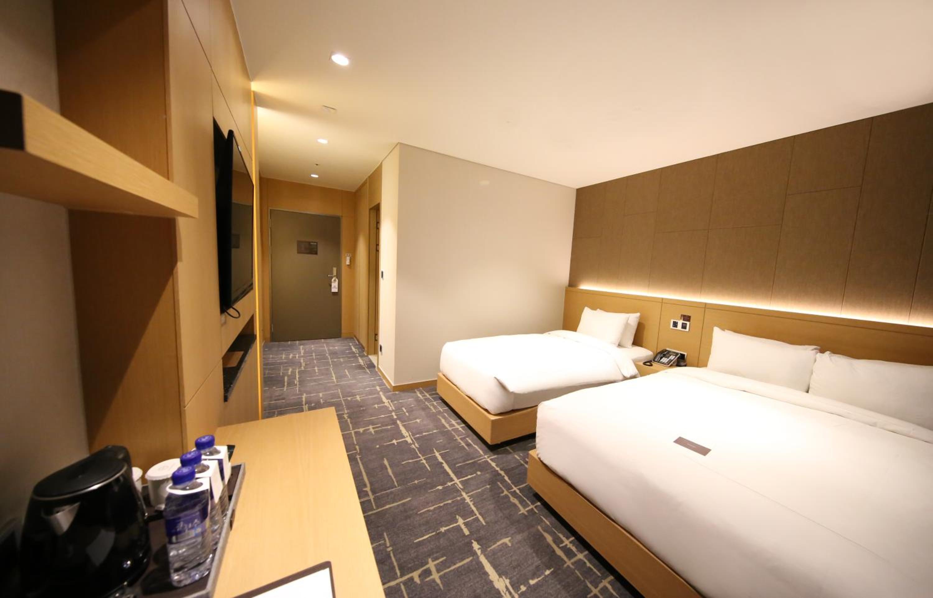 Deluxe, Twin Beds, Lake View, Sea Cruise Hotel 5/8
