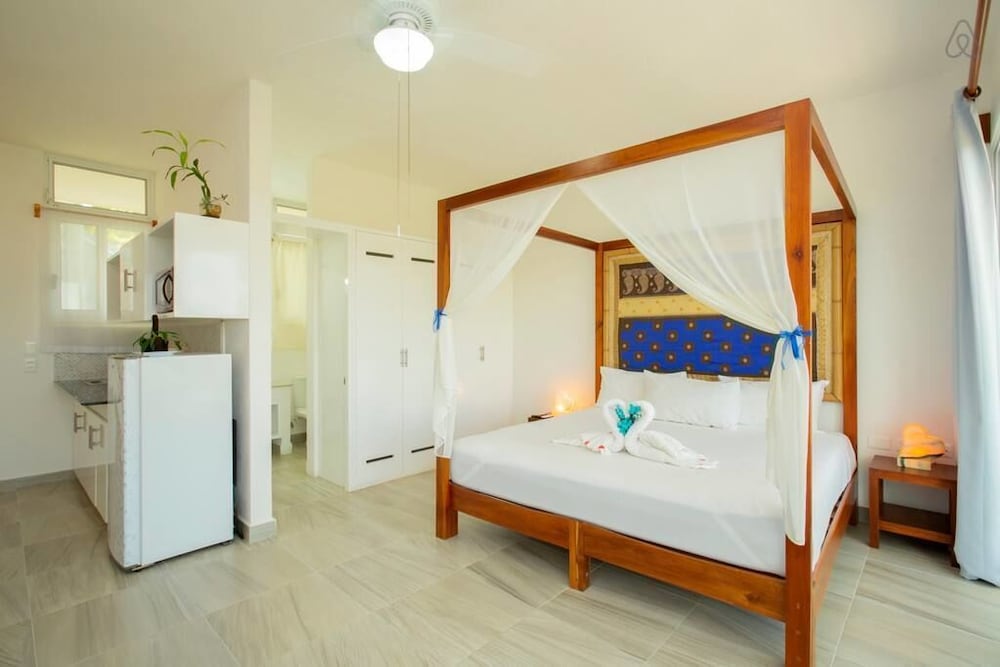 1 Bedroom, Honeymoon, Suite, King Bed, Ocean View, Sofa, Balcony, Ocean Zen Suites 7/10