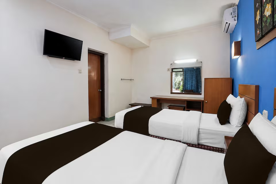 Townhouse Oak Hotel Lestari 7/11