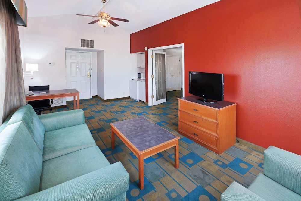 La Quinta Inn by Wyndham Amarillo Mid-City 37/52