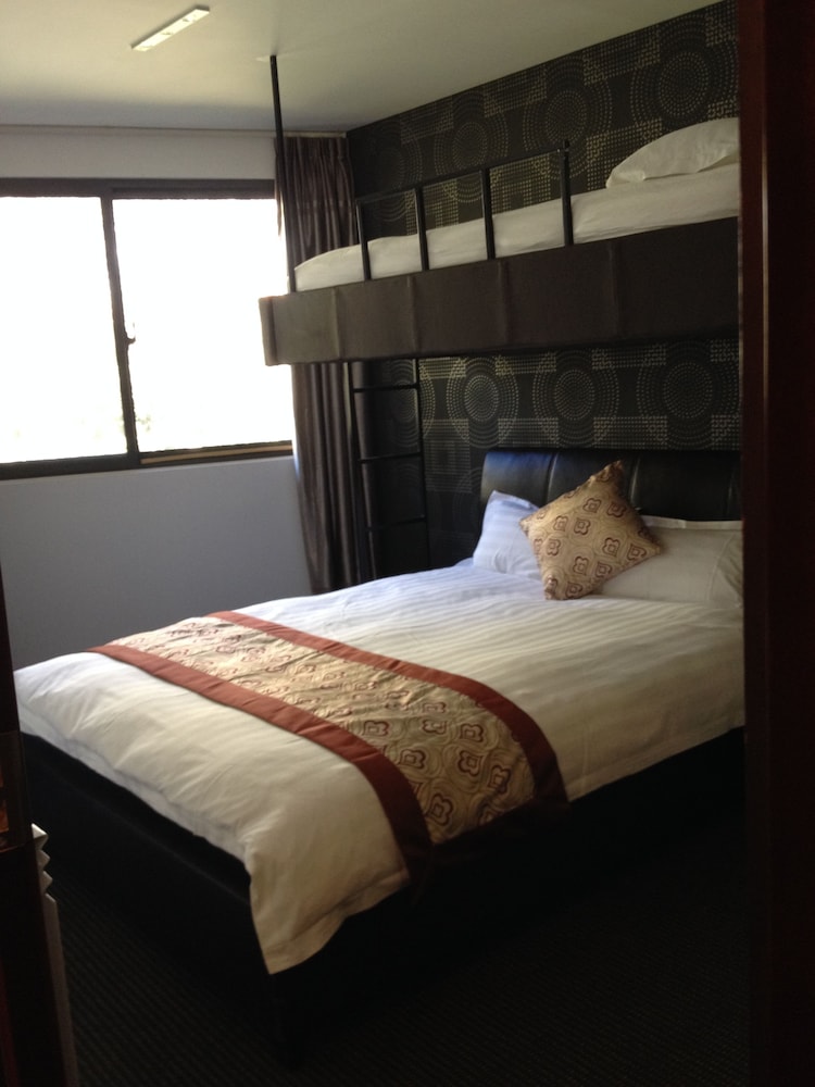 DUCK INN MT BULLER 38/61