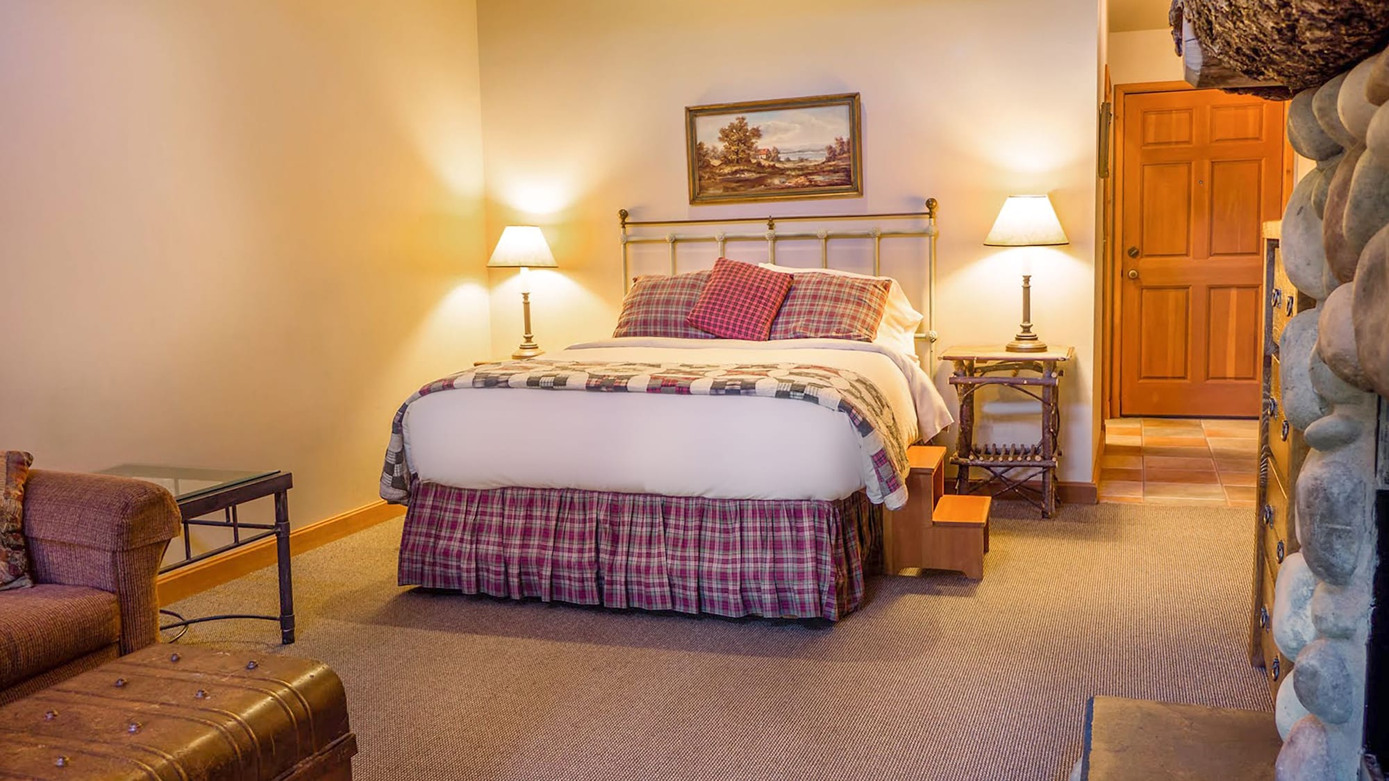 Cabin, Queen Bed, River Front, Sofa