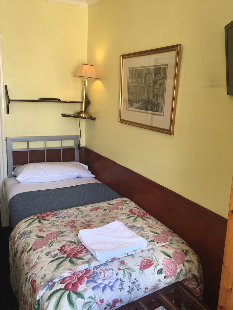 Albany Hotel 22/63