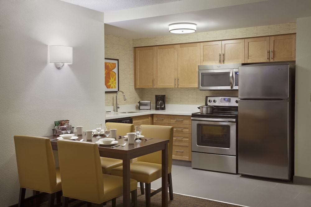 Cambridge Suites Mississauga 19/22