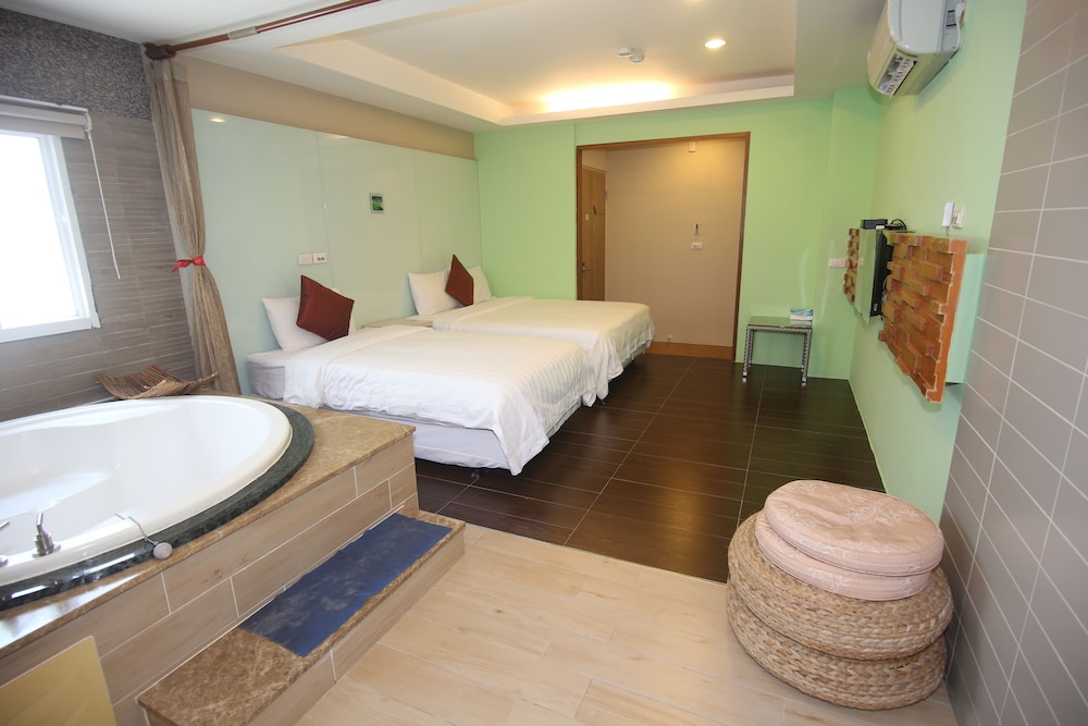 Water Front Hotel 31/53
