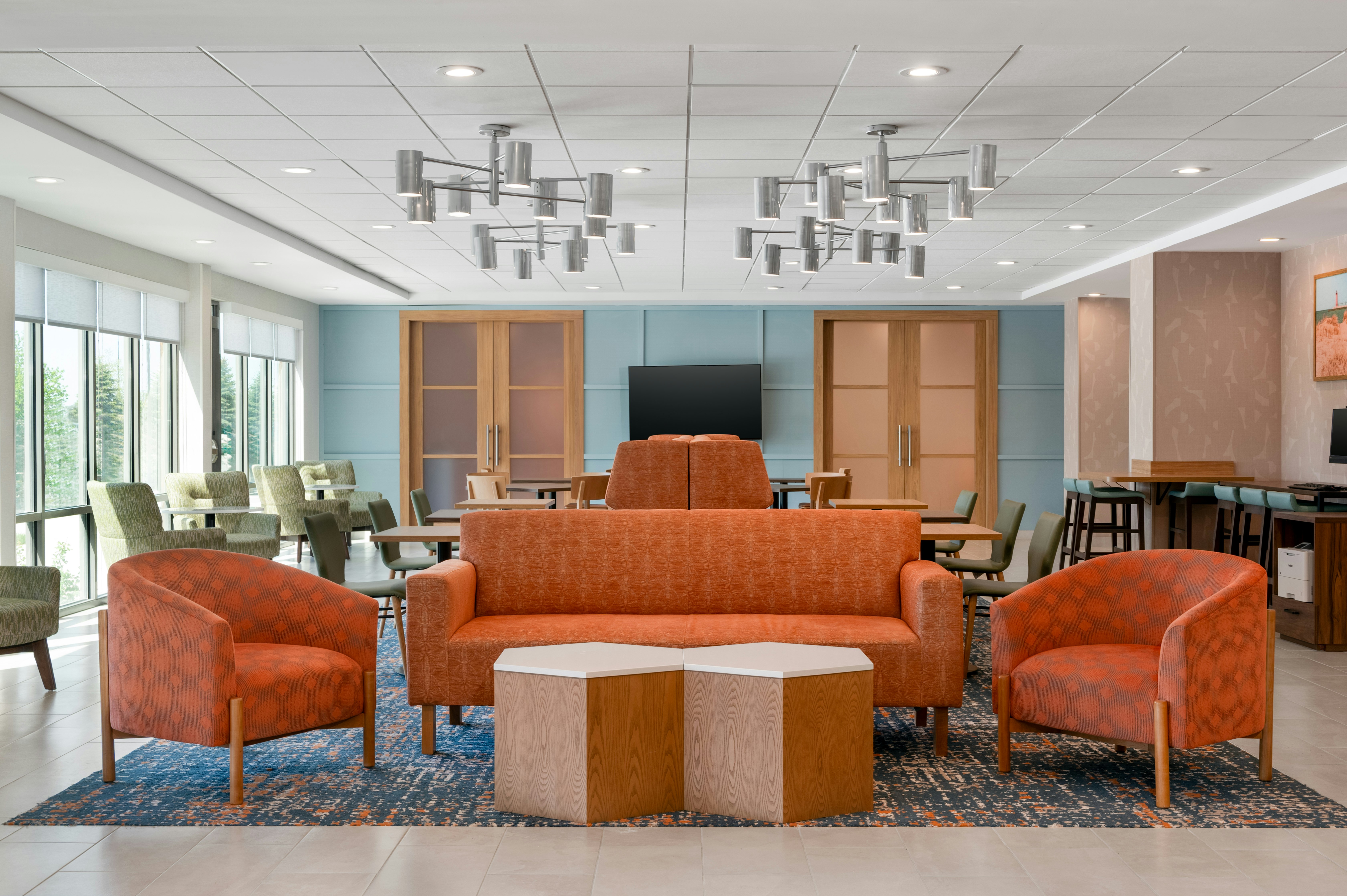 Hampton Inn & Suites Cadillac 24/24