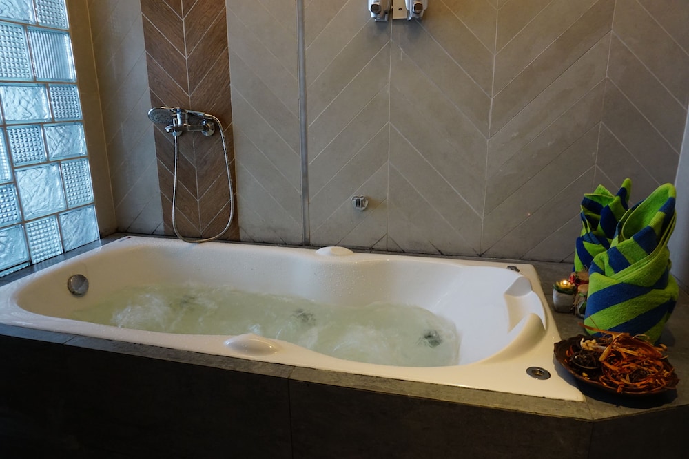 MERCURE BANDUNG CITY CENTRE 75/75