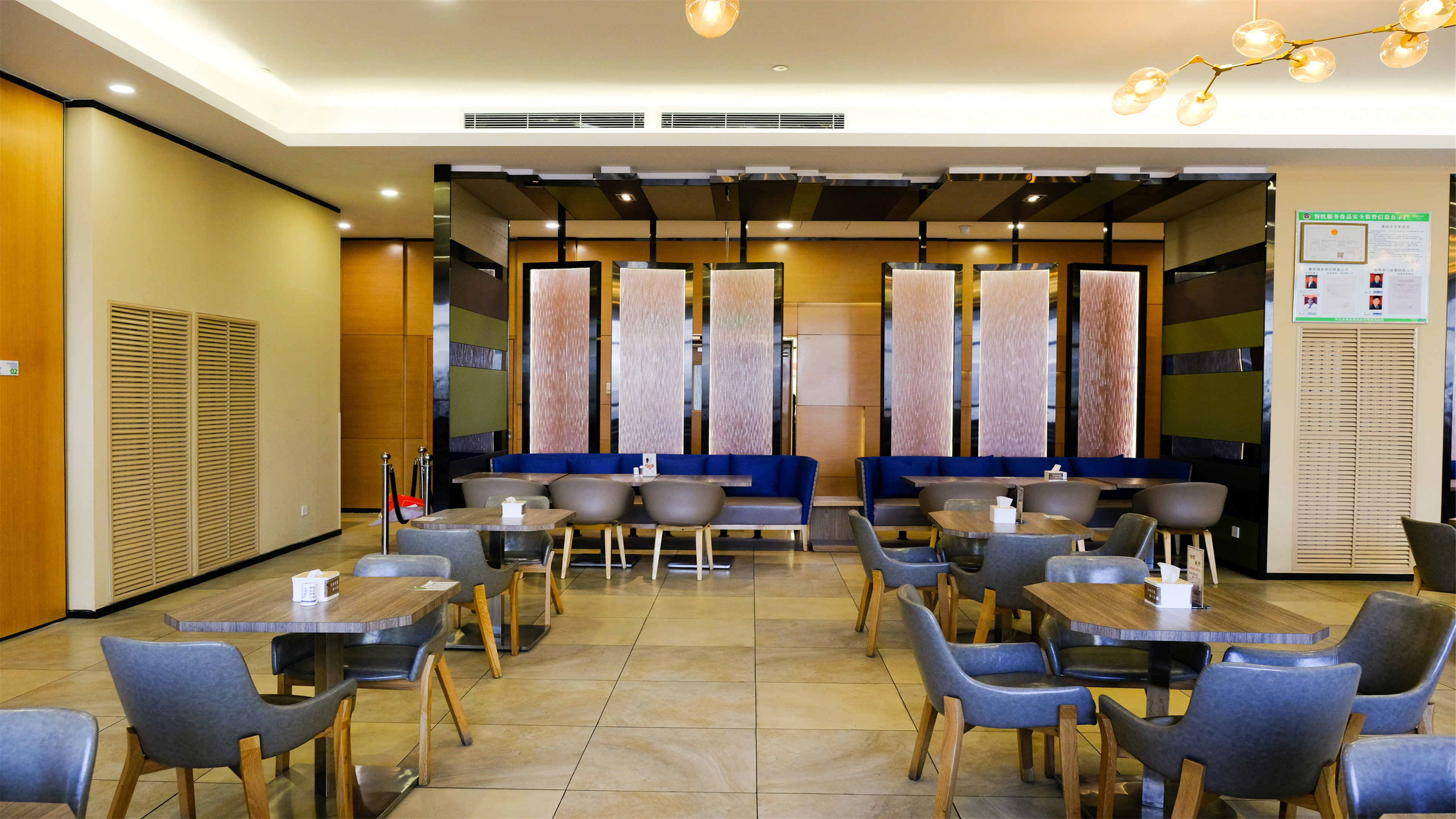 HOLIDAY INN EXPRESS ZHANGJIAKOU PARK VIEW 36/50