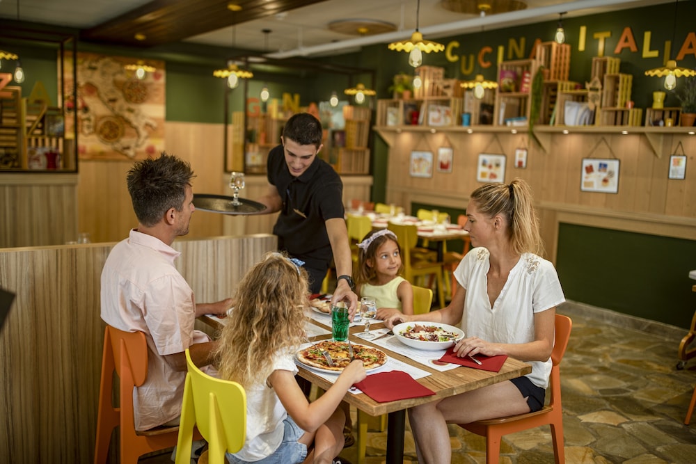 restaurant cafeteria