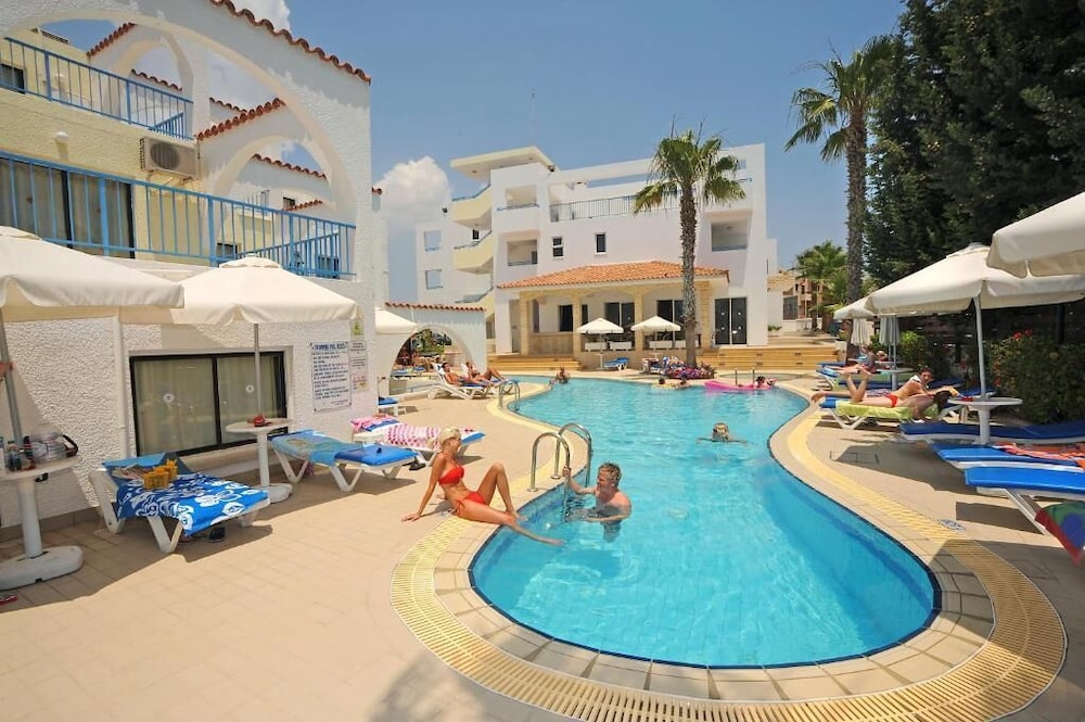 Petrosana Hotel Apartments 11/36