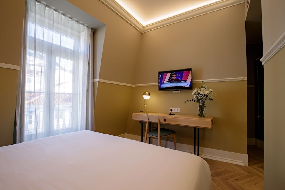 ROOM, DOUBLE BED