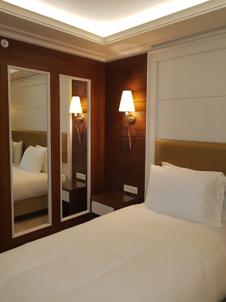 Grand Marcello Hotel & SPA 48/90